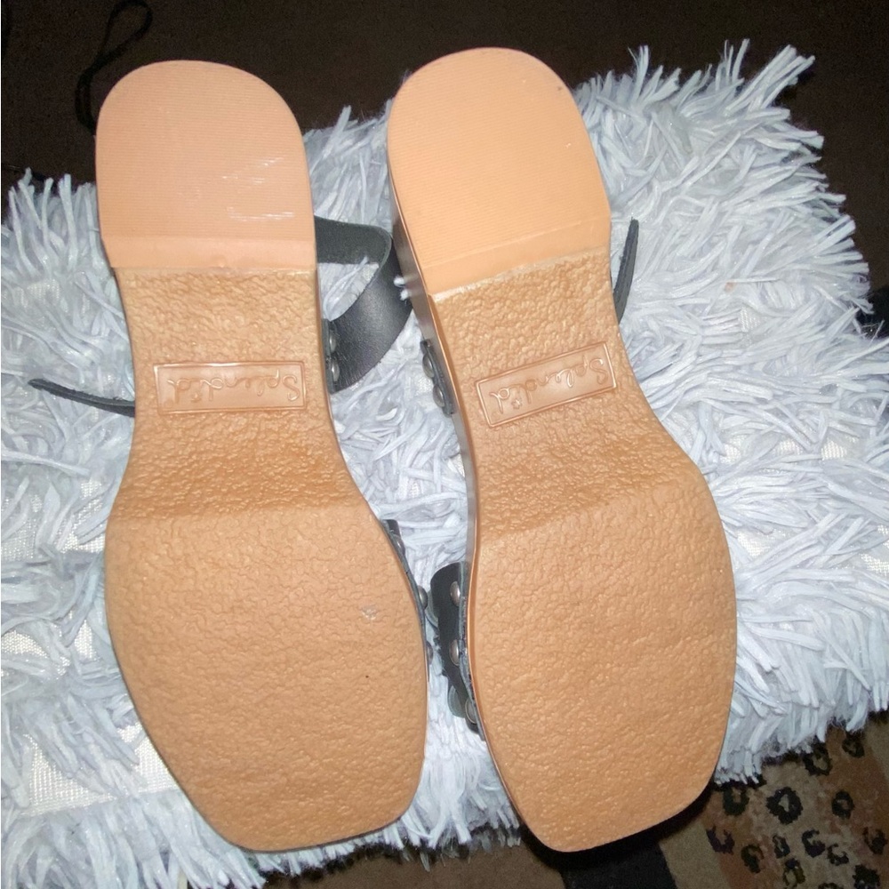 Designer’s Shoes - Picture 4 of 6